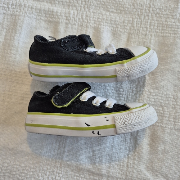 Converse baby size 4 black, lime & white dinosaur on the trim VGUC - Picture 4 of 7